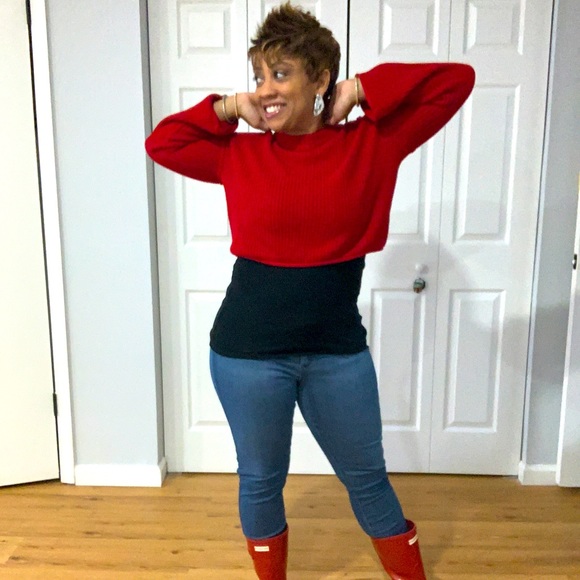 π Poshmark Paradise: π Fab Finds at Unbeatable Prices! Welcome to My Closet! π - Picture 1 of 1